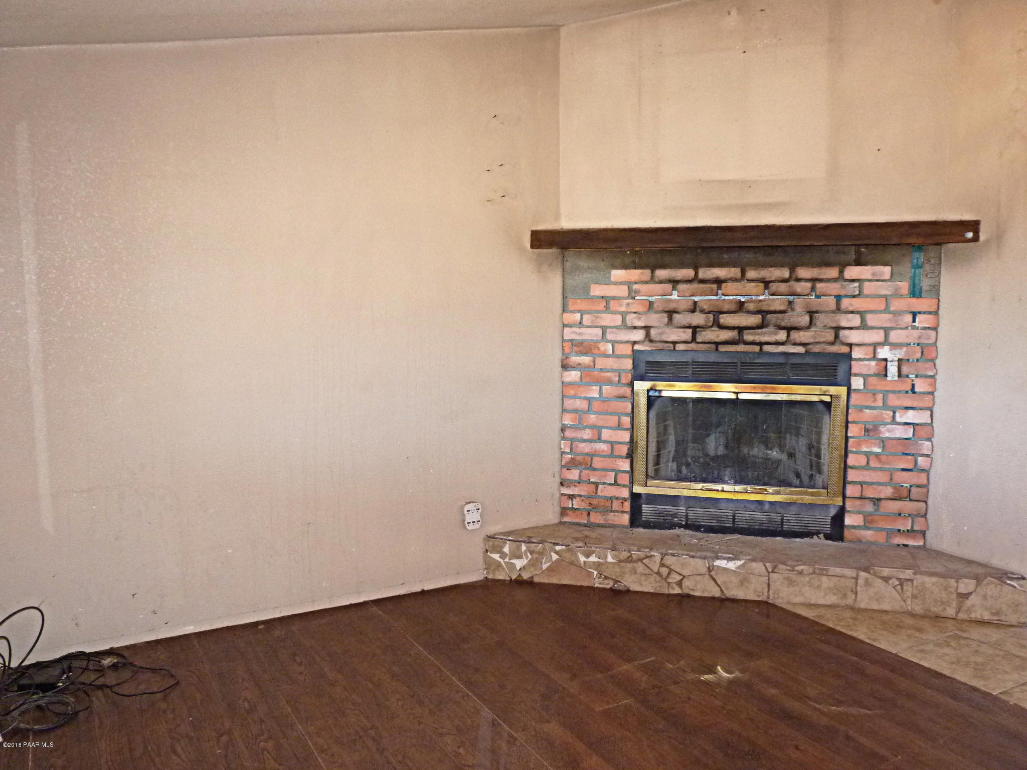 1155 North Rabbit Ridge Road Dewey, AZ 86327 - Photo 26 of 36 Living Room_View towards Fire Place
