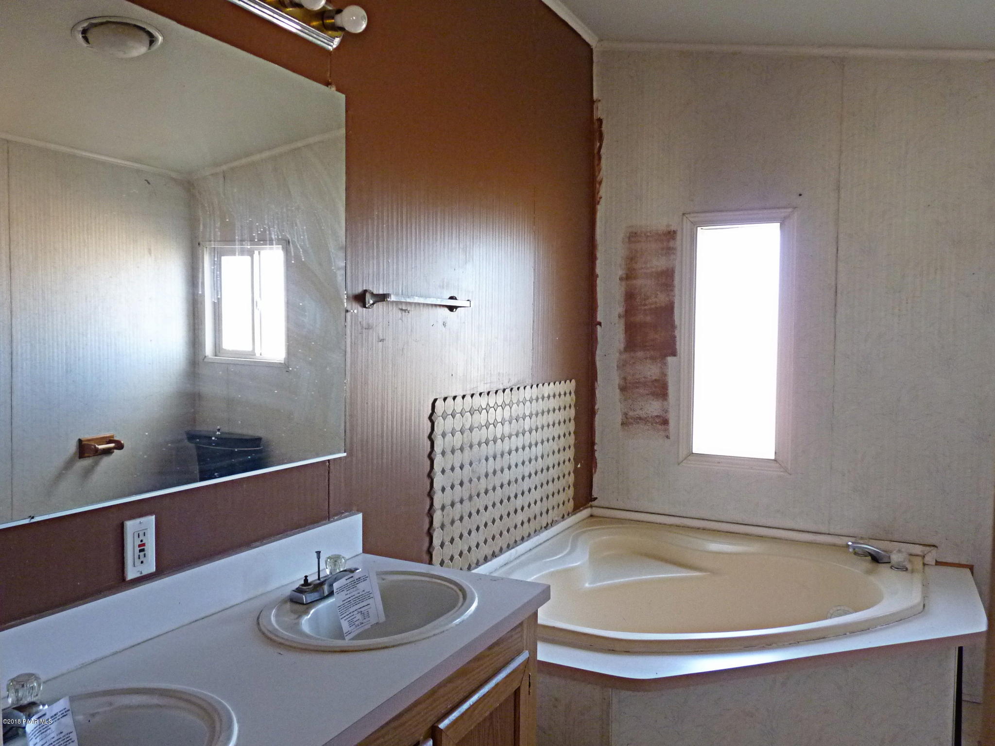 1155 North Rabbit Ridge Road Dewey, AZ 86327 - Photo 27 of 36 Master Bath view from entrance