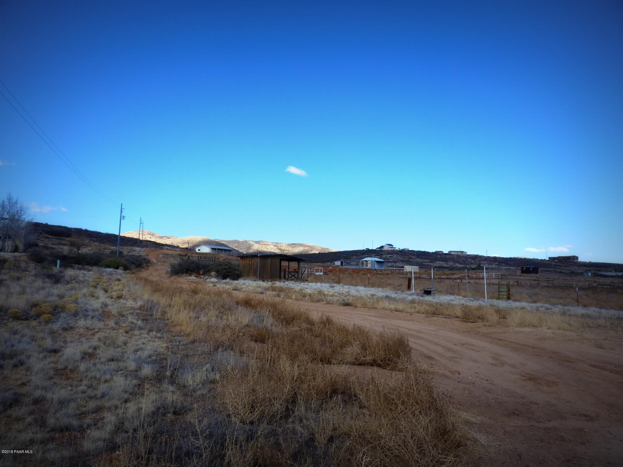 1155 North Rabbit Ridge Road Dewey, AZ 86327 - Photo 10 of 36 Entrance View towards house
