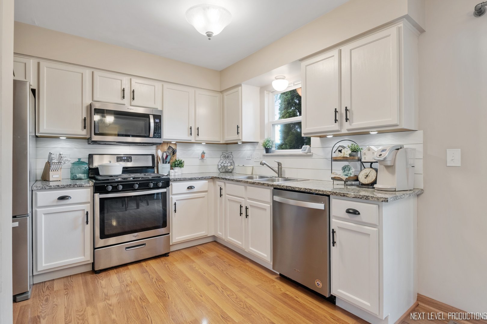 1916 Prairie Ridge Court Plainfield, IL 60586 - Photo 18 of 31 a kitchen with granite countertop white cabinets and stainless steel appliances