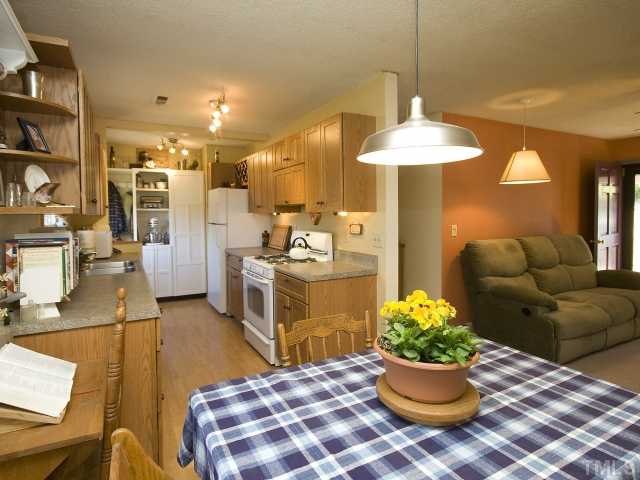 669 Roberts Road Burlington, NC 27217 - Photo 8 of 25 Gallery Image 8