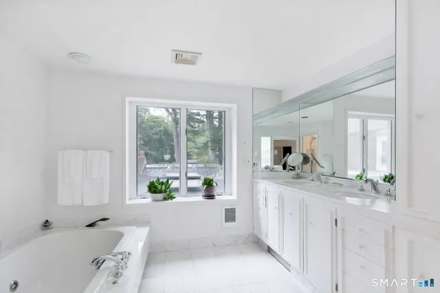 $1,075,000 | 71 Beecher Road, Woodbridge, CT 06525