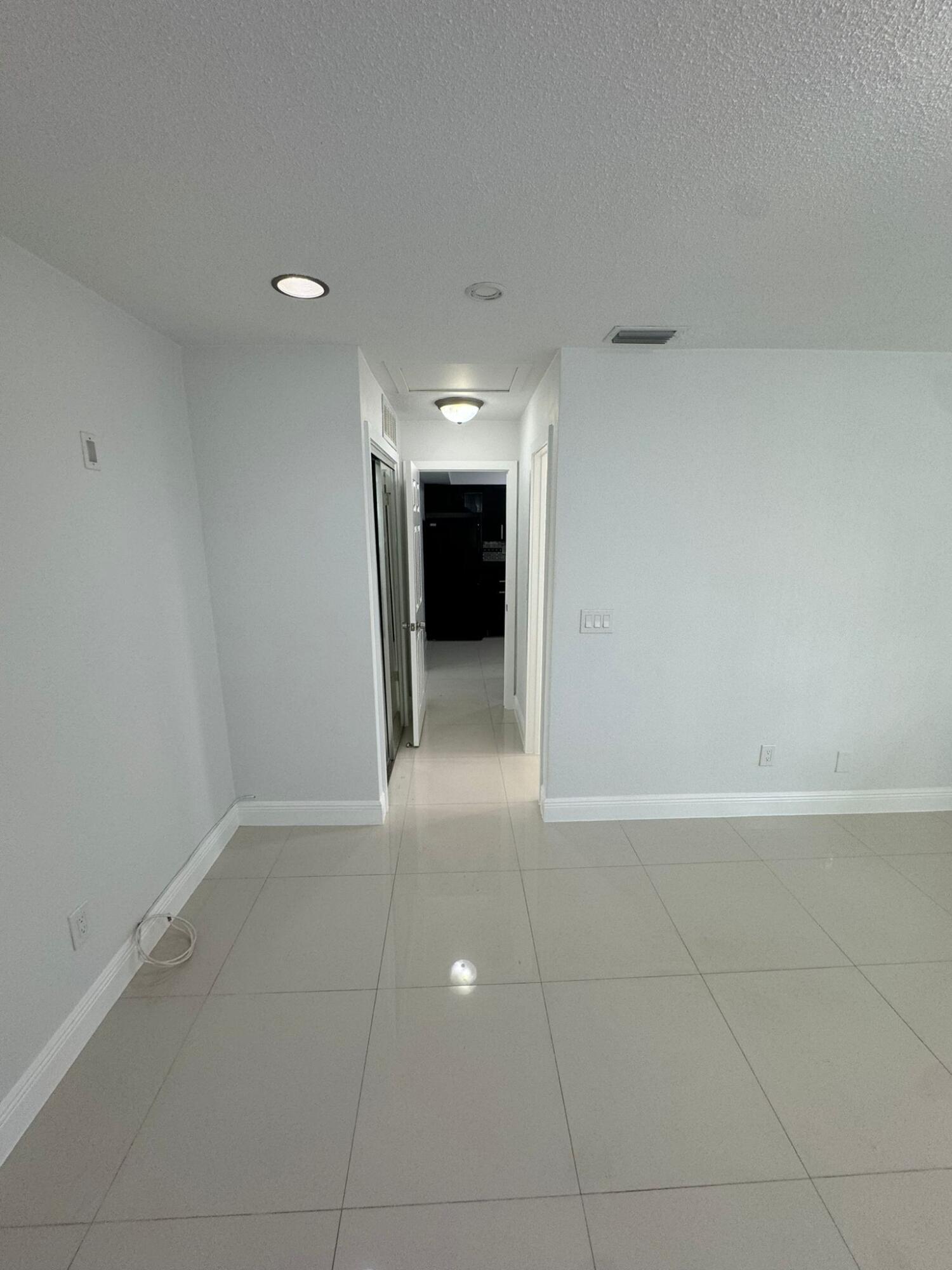 512 Southwest 7th Street, Unit 1 Hallandale Beach, FL 33009 - Photo 12 of 12 WhatsApp Image 2024-10-04 at 16.08.59_74
