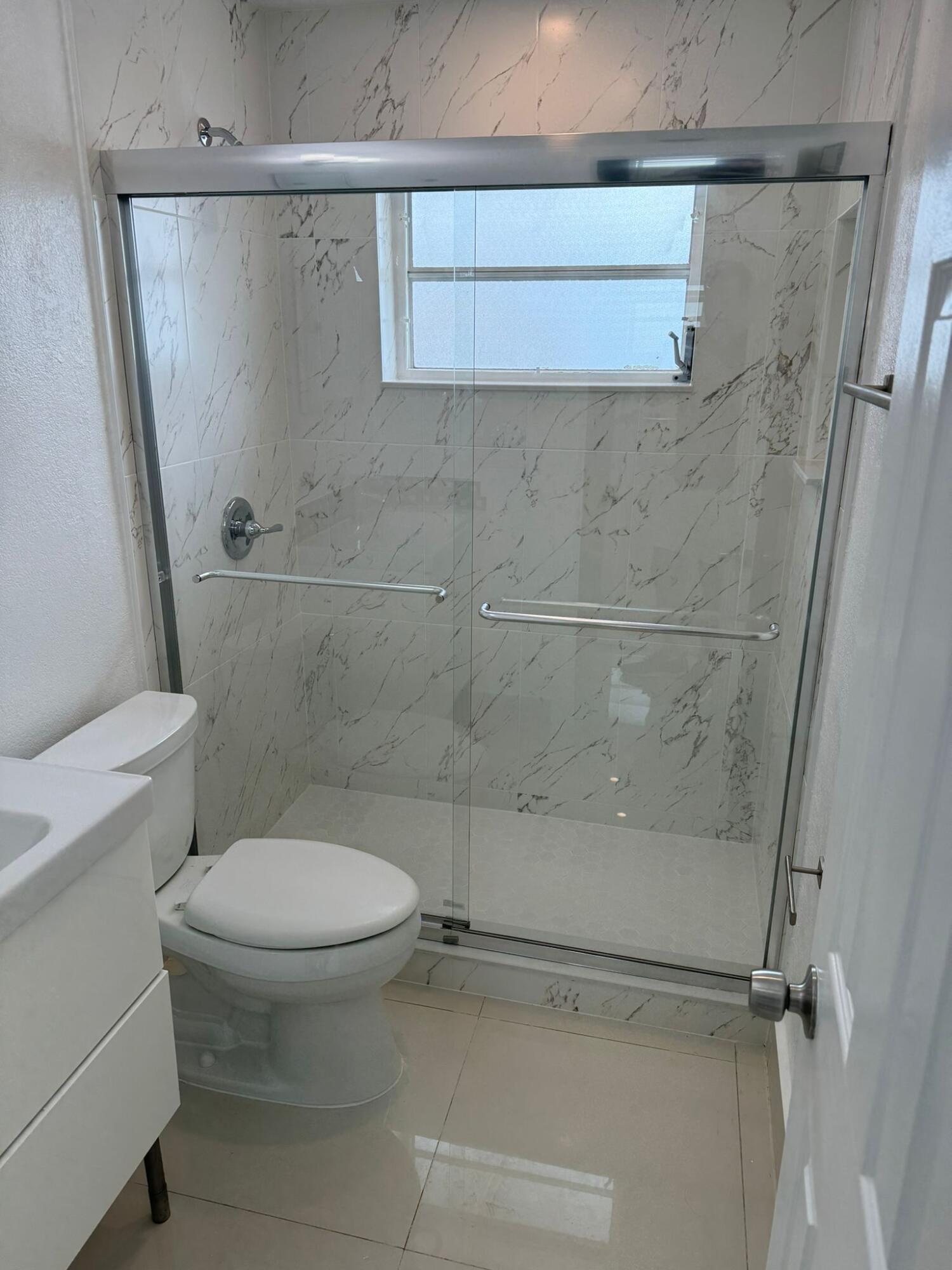 512 Southwest 7th Street, Unit 1 Hallandale Beach, FL 33009 - Photo 2 of 12 WhatsApp Image 2024-10-04 at 16.09.06_11