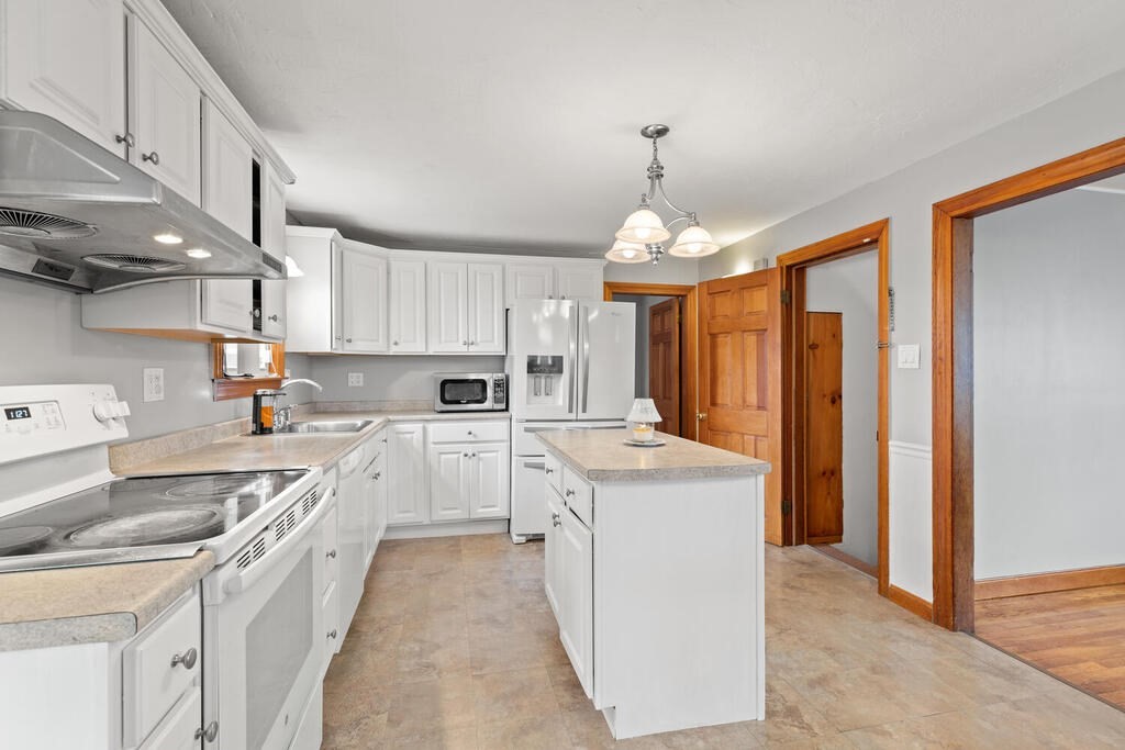 14 Indiana Street Worcester, MA 01604 - Photo 11 of 36 Gallery Image 11