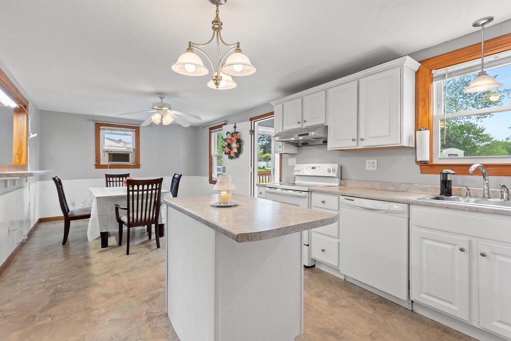 14 Indiana Street Worcester, MA 01604 - Photo 12 of 36 Gallery Image 12