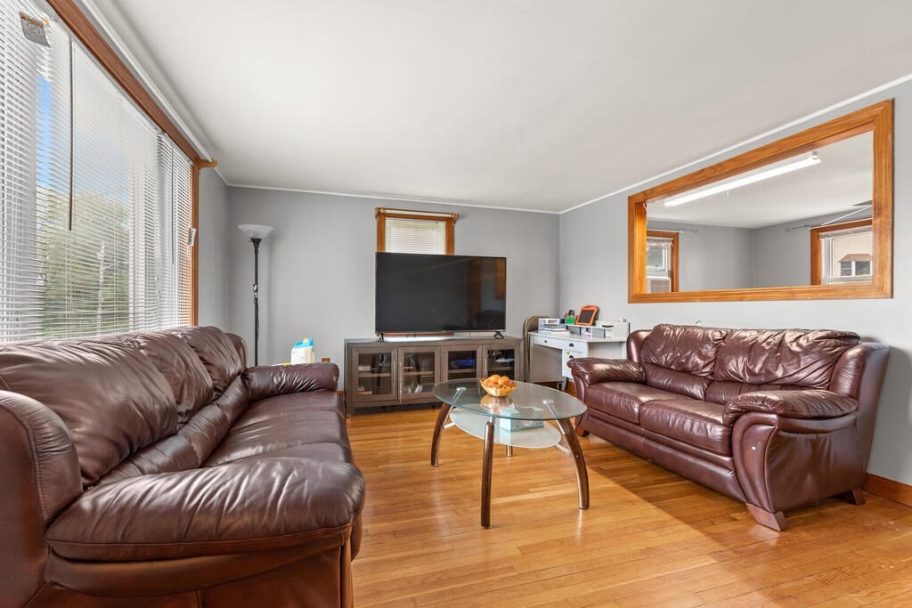 14 Indiana Street Worcester, MA 01604 - Photo 5 of 36 Gallery Image 5