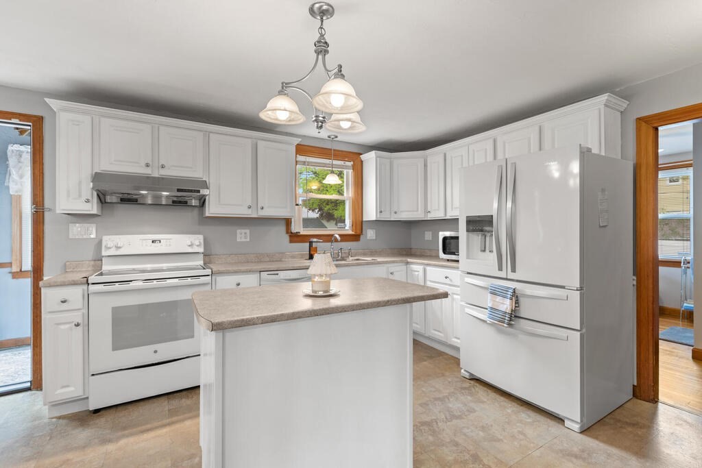 14 Indiana Street Worcester, MA 01604 - Photo 9 of 36 Gallery Image 9