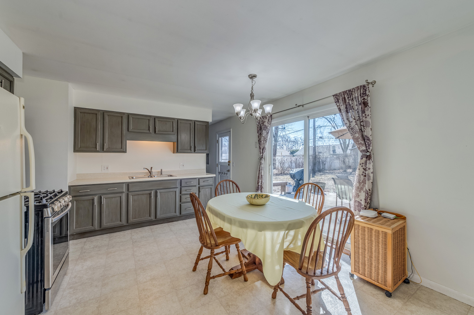 14 Pomeroy Road Montgomery, IL 60538 - Photo 12 of 19 a kitchen with a table and chairs in it