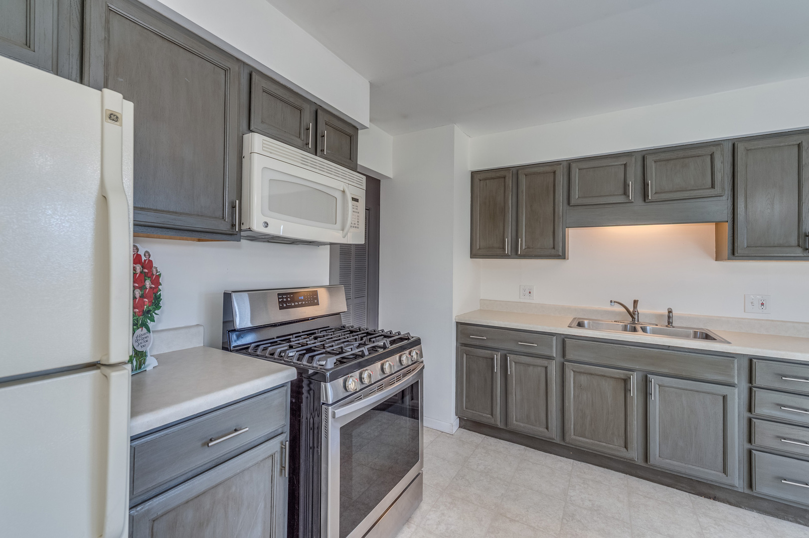 14 Pomeroy Road Montgomery, IL 60538 - Photo 10 of 19 a kitchen with stainless steel appliances granite countertop a sink stove and refrigerator