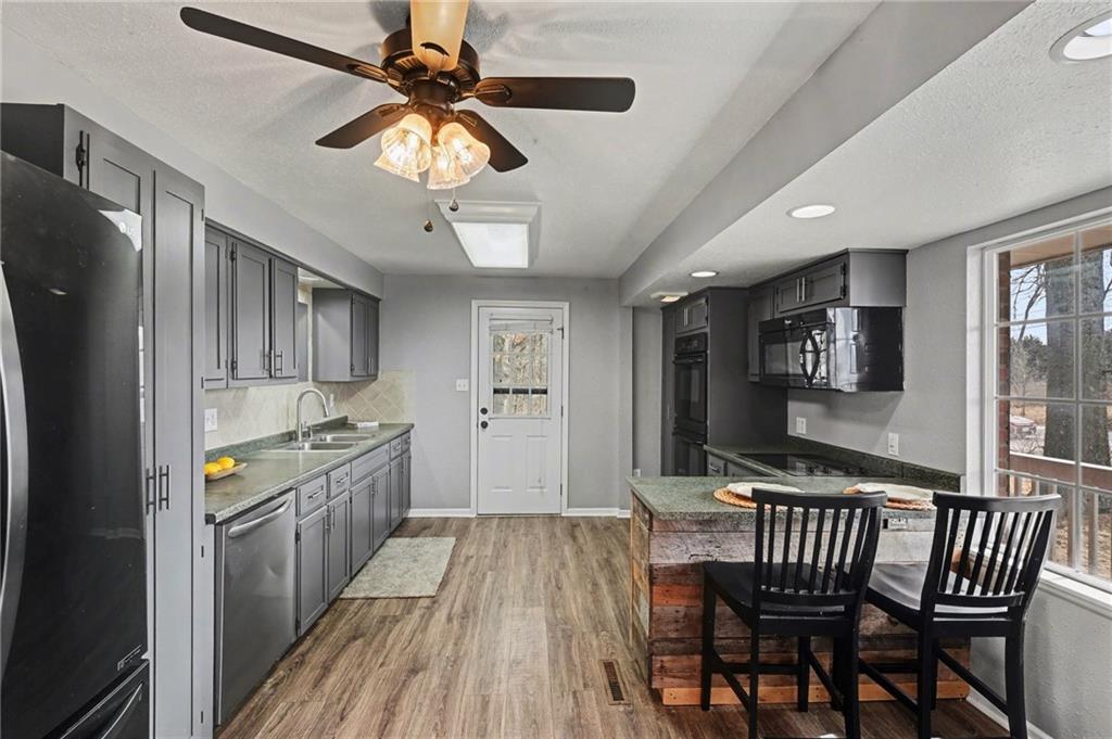 1492 Southwest Hook Road Lee's Summit, MO 64082 - Photo 10 of 47