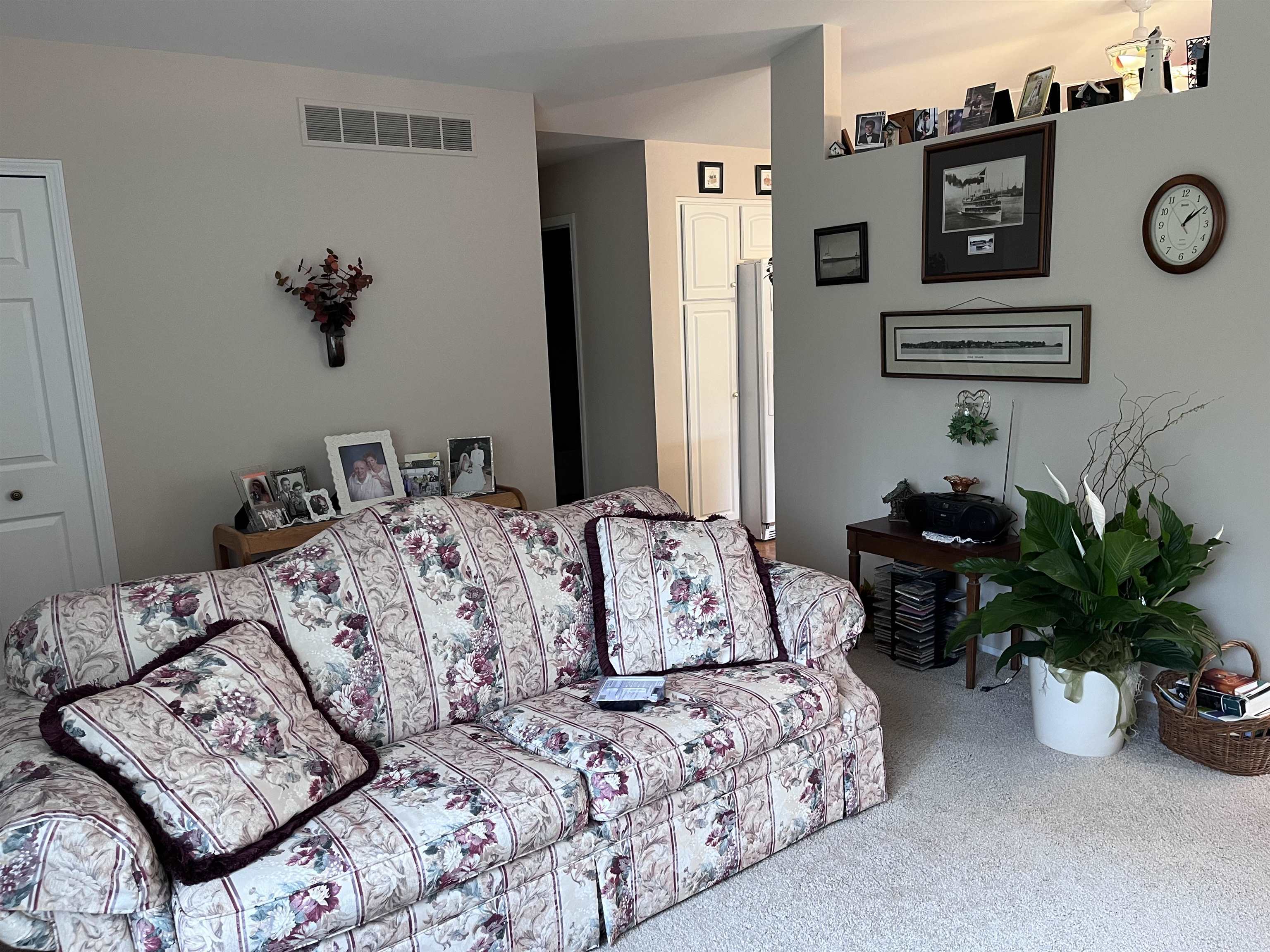 180 Pine Tree Ridge, Unit 4 Waterford, MI 48327 - Photo 7 of 22 50107614-6.JPG