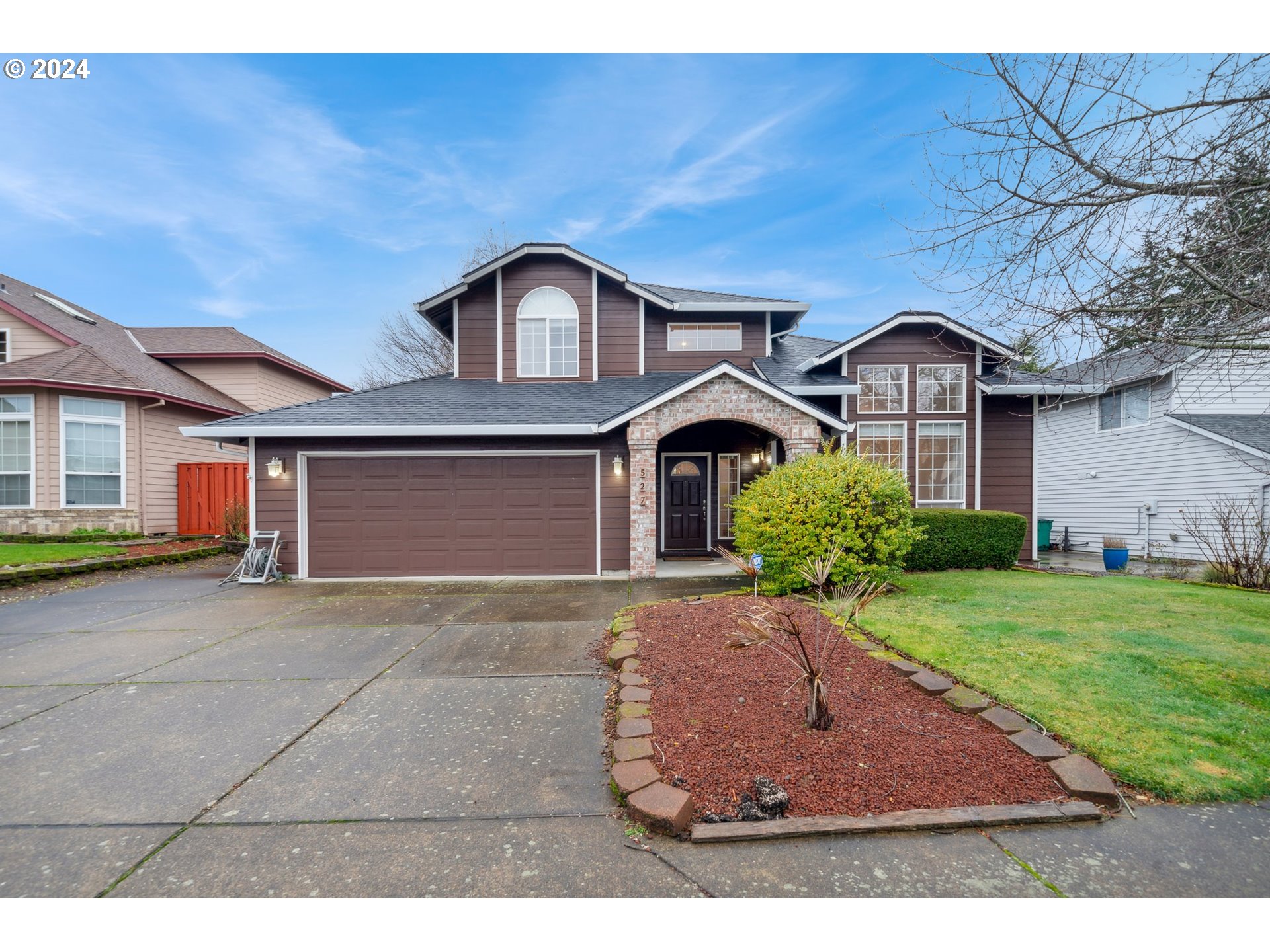 527 Southwest 27th Way Troutdale, OR 97060 - Photo 2 of 41 a front view of a house with garden