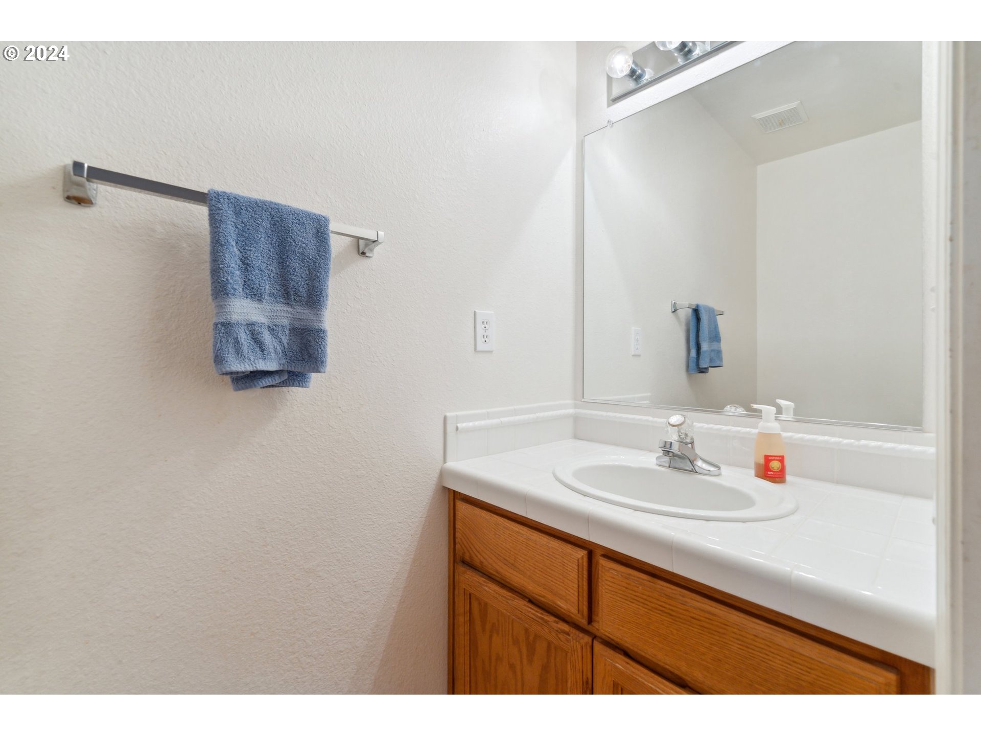527 Southwest 27th Way Troutdale, OR 97060 - Photo 22 of 41 a bathroom with a sink and a mirror