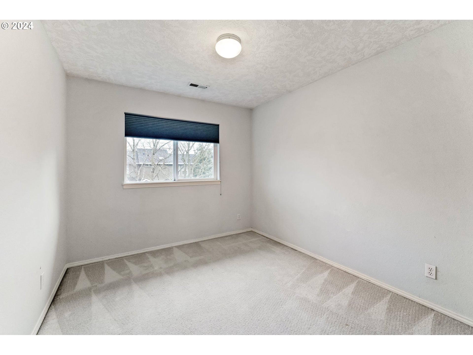 527 Southwest 27th Way Troutdale, OR 97060 - Photo 29 of 41 an empty room with a window