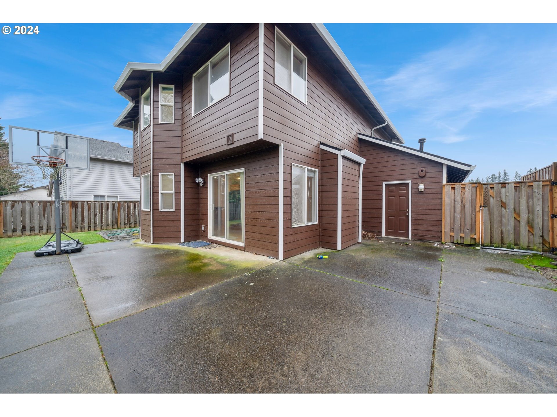 527 Southwest 27th Way Troutdale, OR 97060 - Photo 36 of 41 a view of a house with a backyard and road