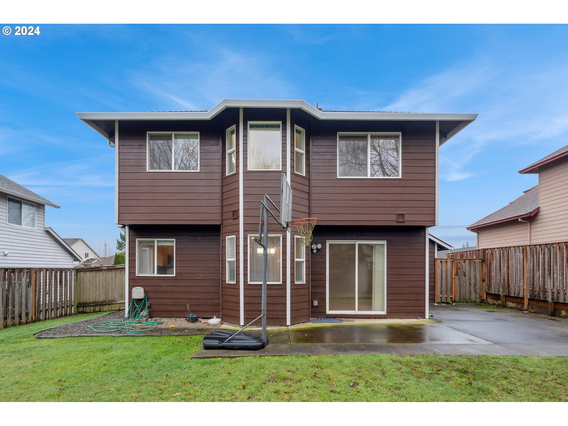 527 Southwest 27th Way Troutdale, OR 97060 - Photo 37 of 41 a front view of a house with a yard
