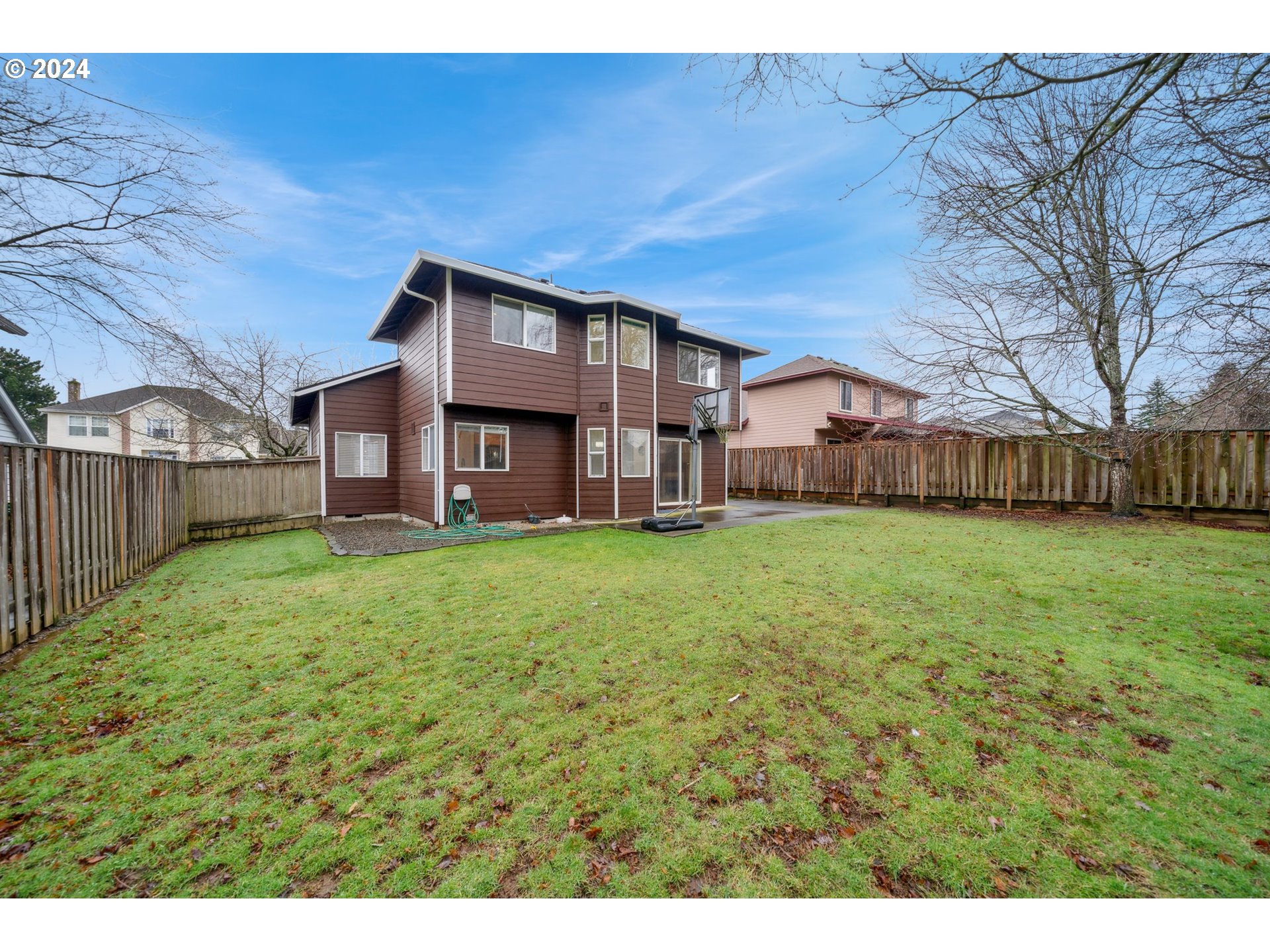 527 Southwest 27th Way Troutdale, OR 97060 - Photo 39 of 41 a house view with a garden space