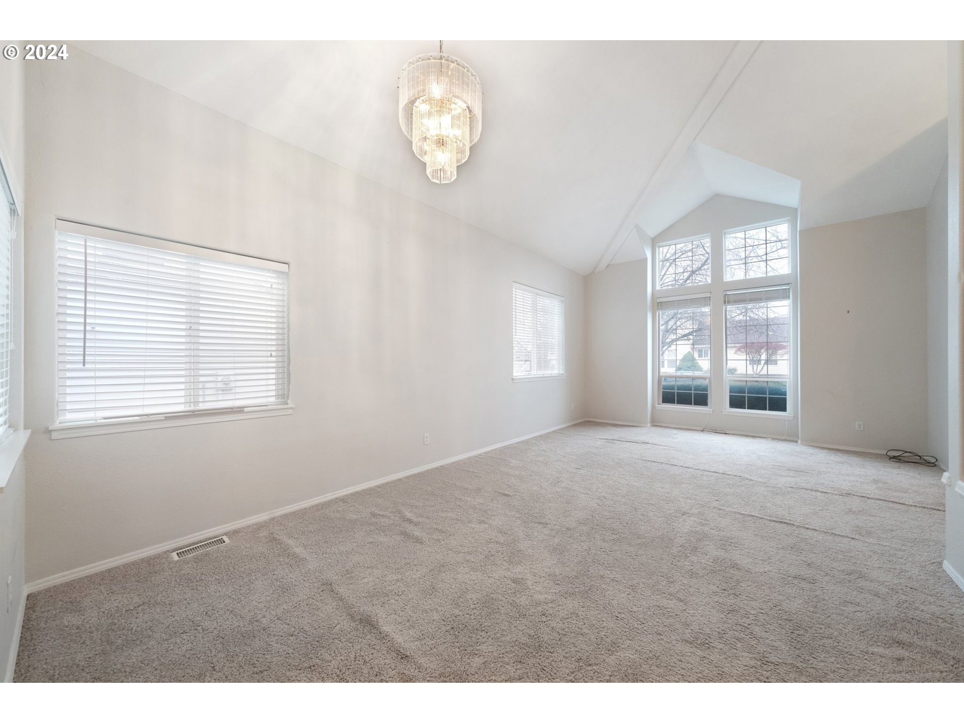527 Southwest 27th Way Troutdale, OR 97060 - Photo 8 of 41 a view of an empty room with a window