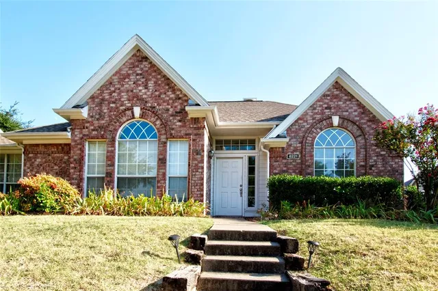 $2,600 | 8221 Edgewater Drive, Frisco, TX 75034