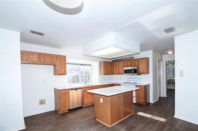 $2,600 | 8221 Edgewater Drive, Frisco, TX 75034