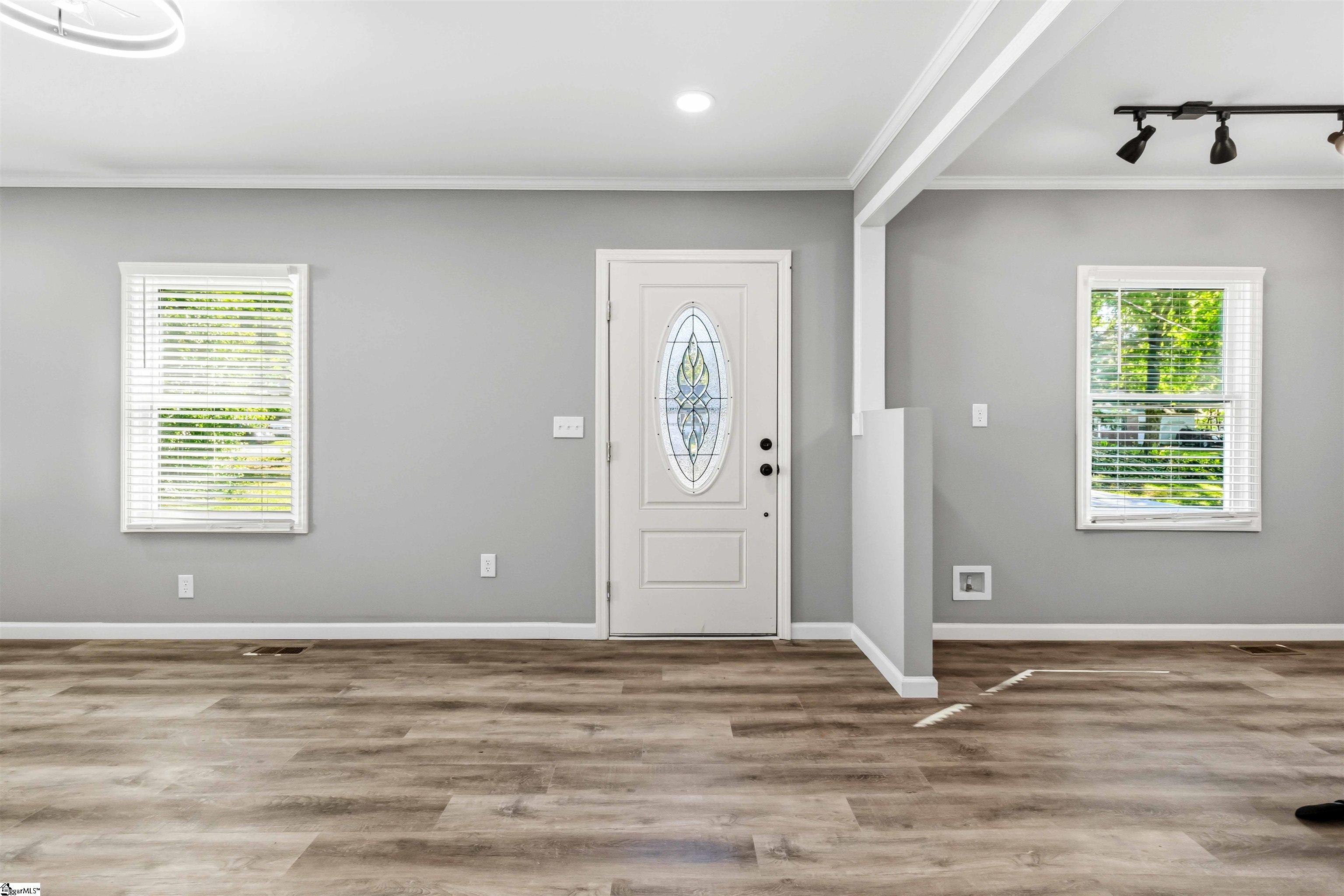 809 East Ferguson Street Clinton, SC 29325 - Photo 2 of 13