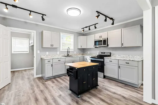 $215,000 | 809 East Ferguson Street, Clinton, SC 29325