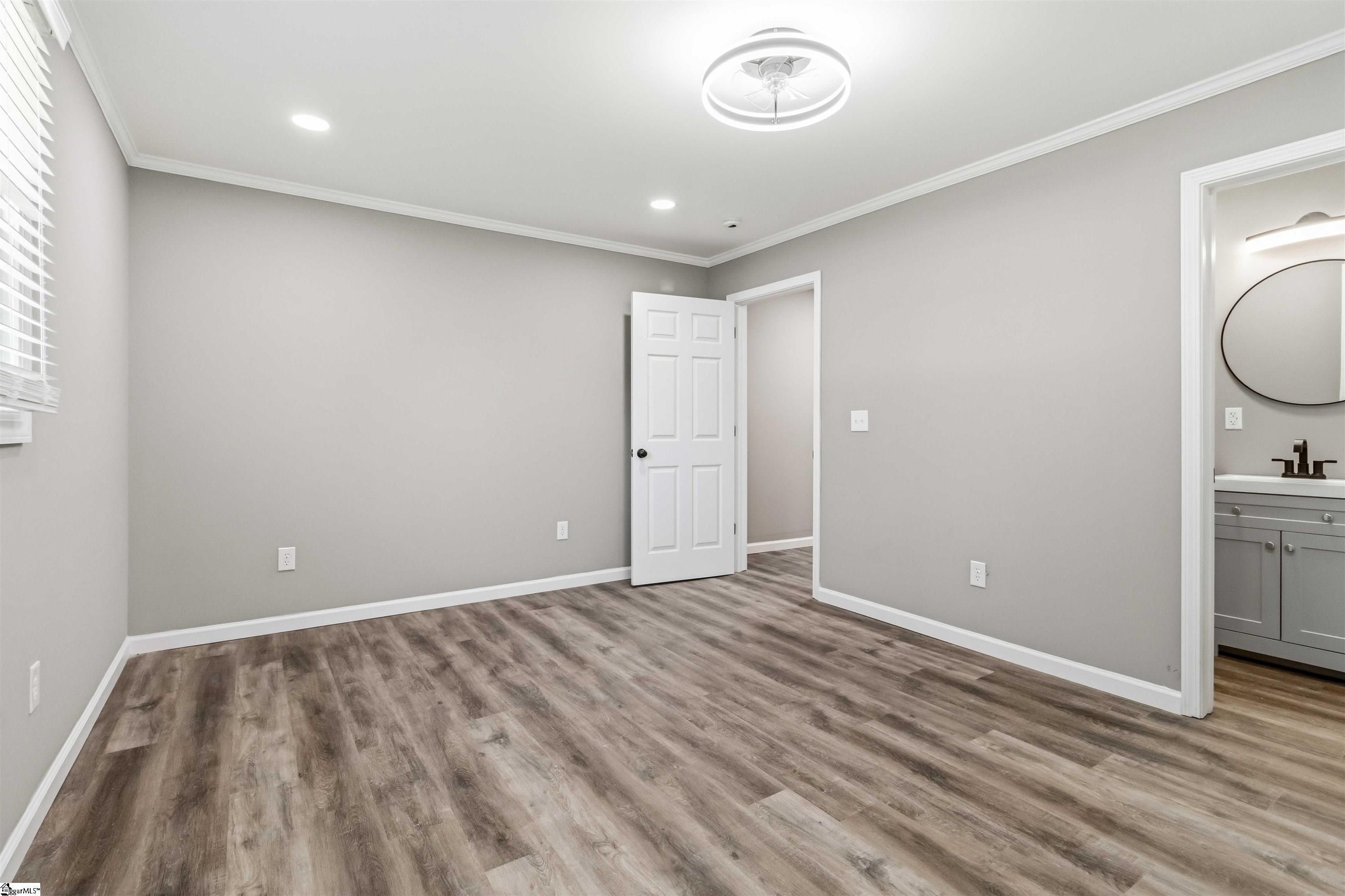 809 East Ferguson Street Clinton, SC 29325 - Photo 6 of 13
