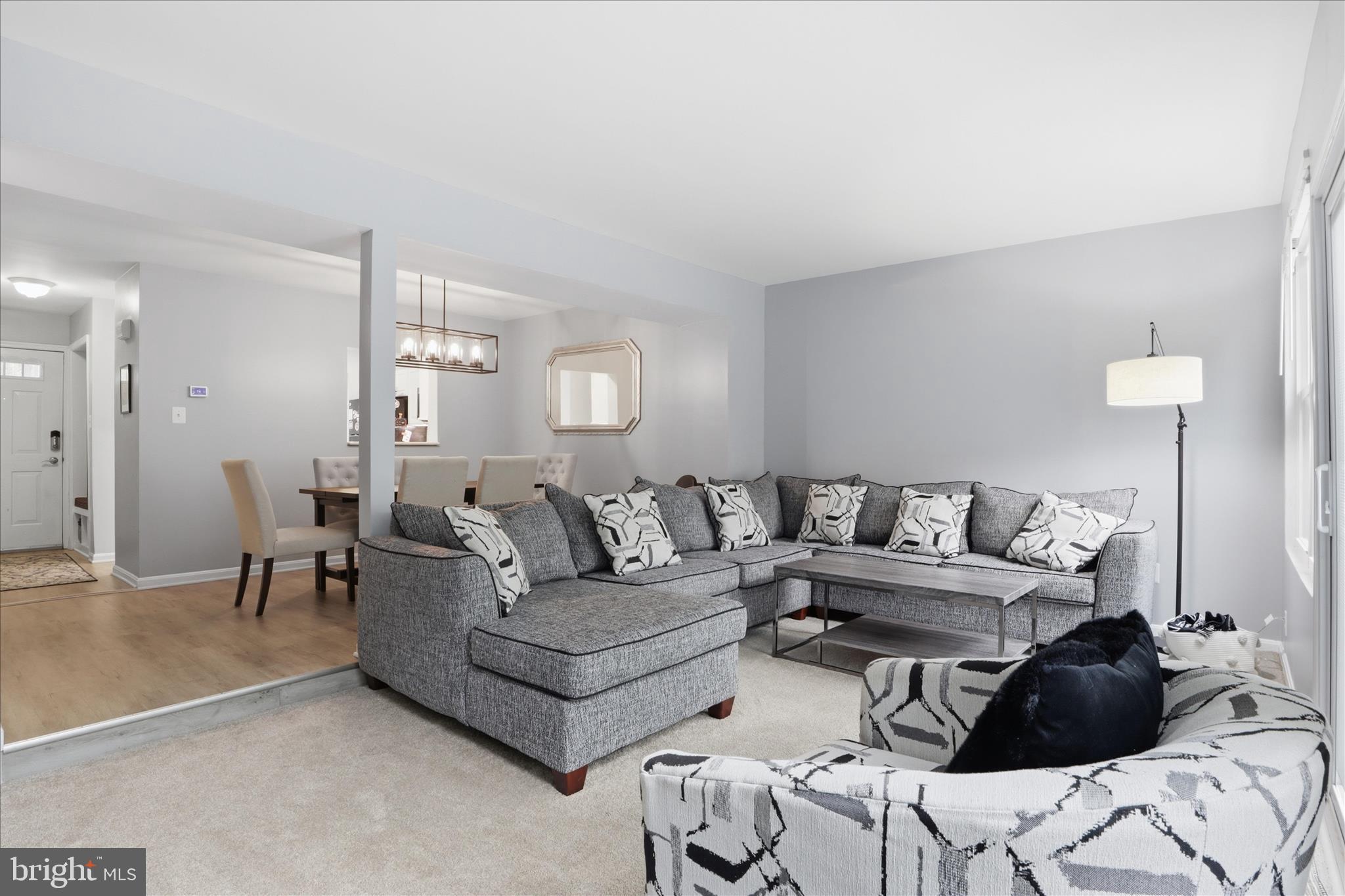 71 Kinsman View Circle Silver Spring, MD 20901 - Photo 2 of 42 a living room with furniture and a lamp