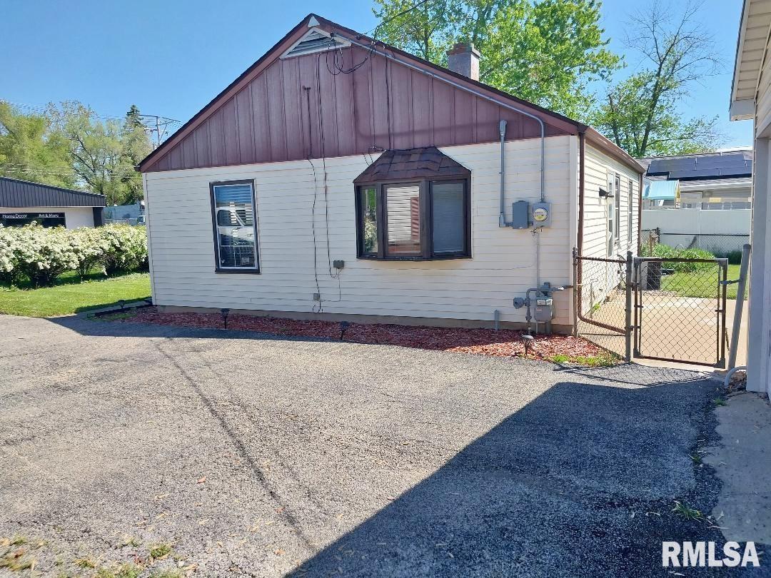 2379 Washington Road Washington, IL 61571 - Photo 4 of 26