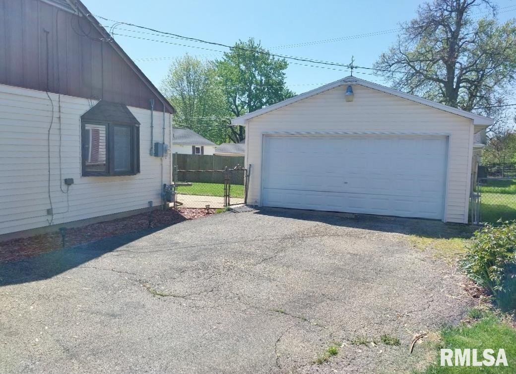 2379 Washington Road Washington, IL 61571 - Photo 5 of 26