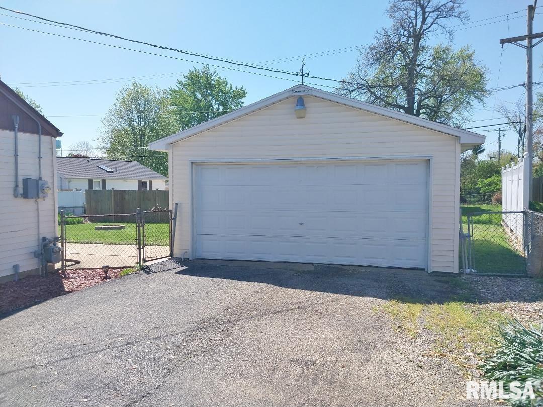2379 Washington Road Washington, IL 61571 - Photo 6 of 26