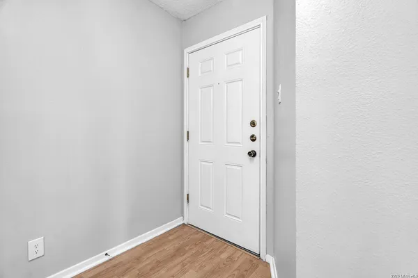 $1,200 | 4212 Medical, Unit 1705, San Antonio, TX 78229