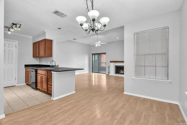 $1,200 | 4212 Medical, Unit 1705, San Antonio, TX 78229