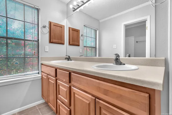 $1,200 | 4212 Medical, Unit 1705, San Antonio, TX 78229