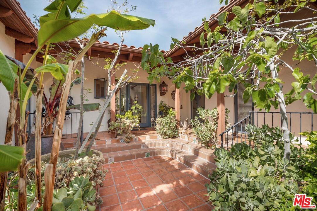 20333 Reigate Road Topanga, CA 90290 - Photo 5 of 21 front view of a building