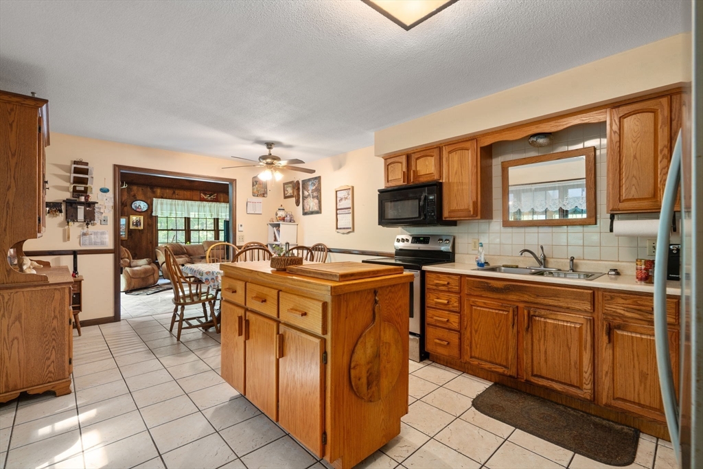 1 Leno Road Sturbridge, MA 01566 - Photo 10 of 33