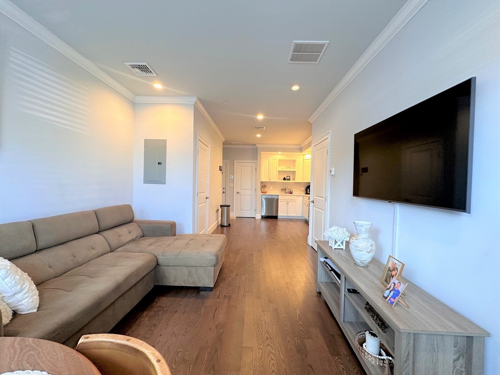 371 Main Street, Unit 4 Woburn, MA 01801 - Photo 5 of 12