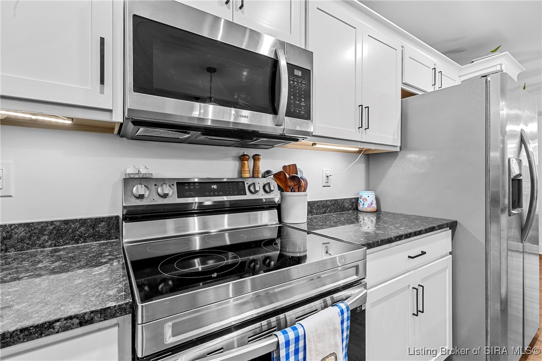 6119 Deer Trce Court Georgetown, IN 47122 - Photo 12 of 47