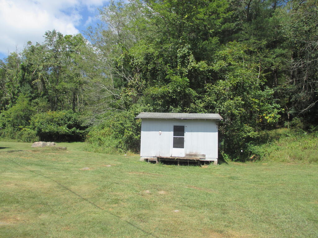 1277 Peach Bottom Road Independence, VA 24348 - Photo 5 of 19 Gallery Image 5
