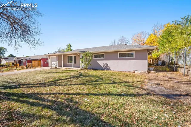 a front view of house with yard