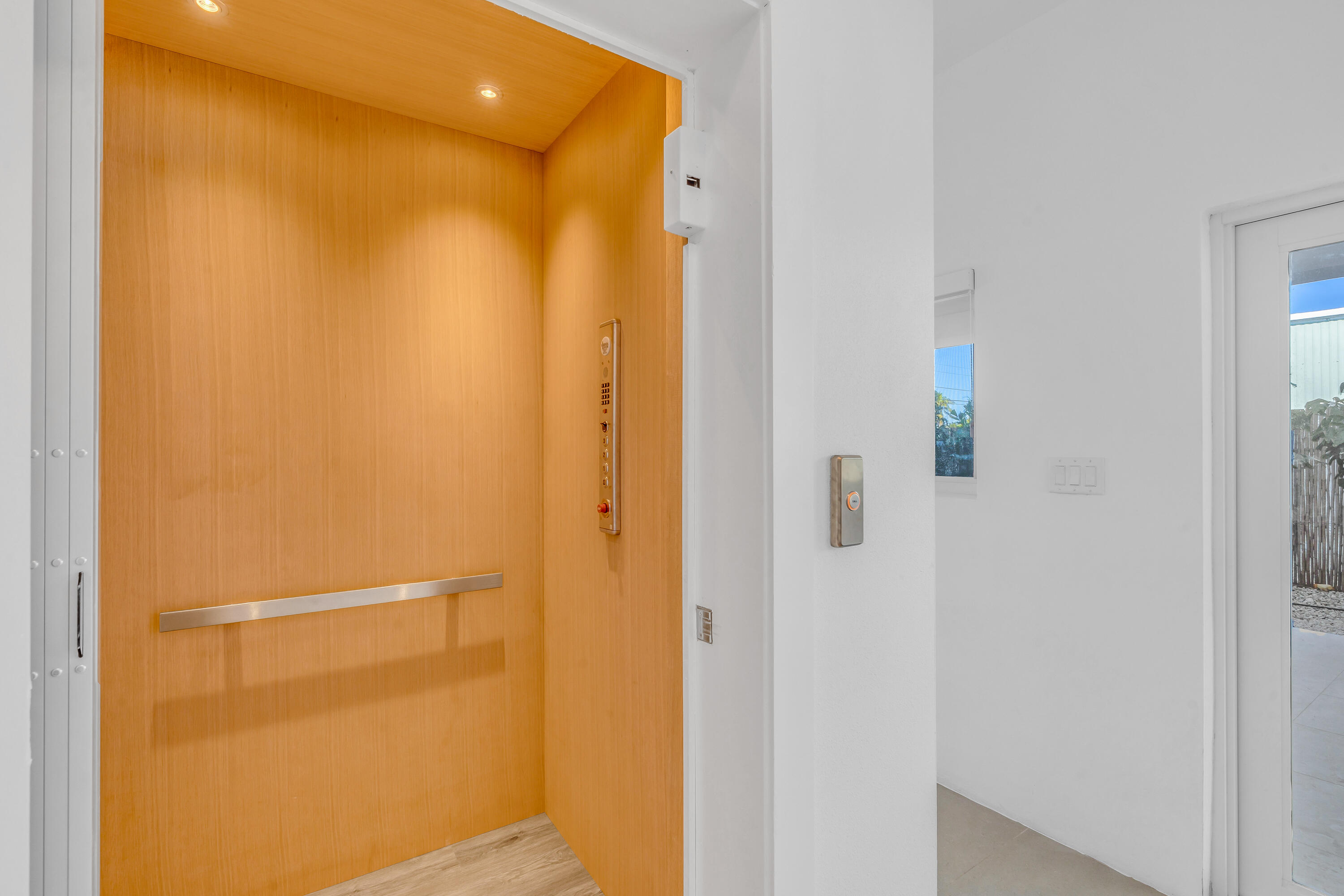 229 Upper Matecumbe Road Key Largo, FL 33037 - Photo 17 of 77 229 Upper Matecumbe Rd - High Exposure V