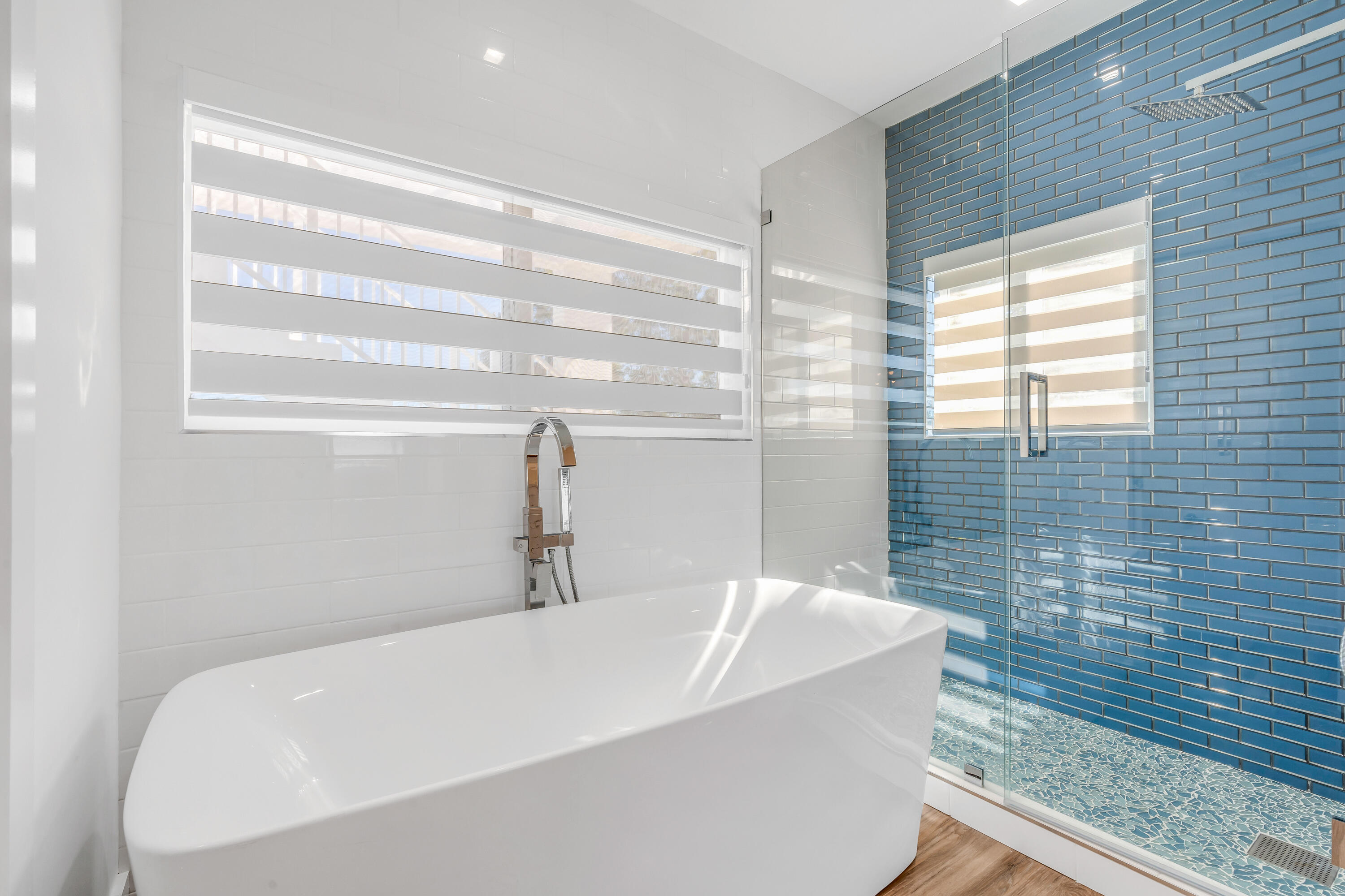 229 Upper Matecumbe Road Key Largo, FL 33037 - Photo 24 of 77 a bathroom with a bathtub