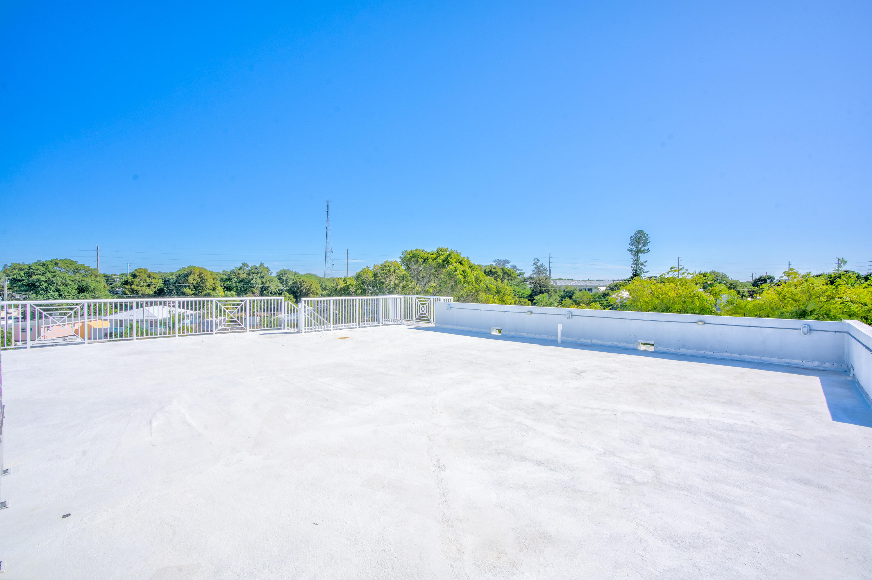 229 Upper Matecumbe Road Key Largo, FL 33037 - Photo 58 of 77 a view of a road and a building in the background