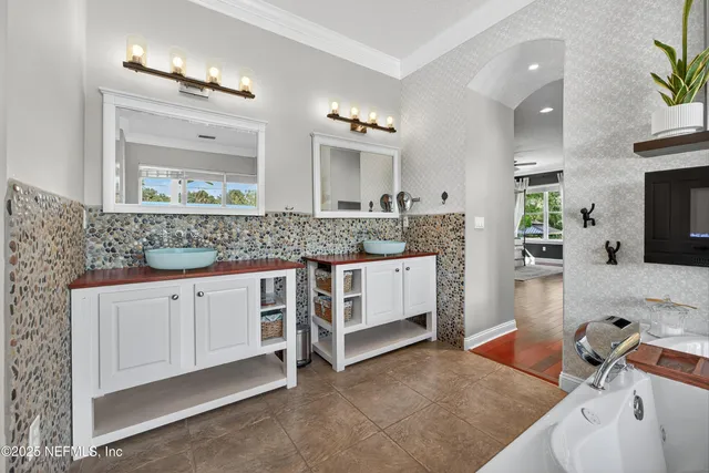 $1,299,000 | 301 Saratoga Drive, Satsuma, FL 32189