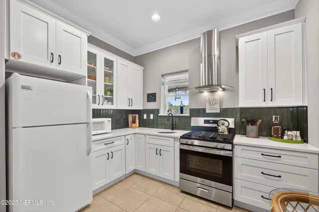 $1,299,000 | 301 Saratoga Drive, Satsuma, FL 32189