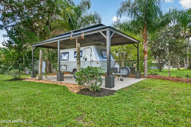 $1,299,000 | 301 Saratoga Drive, Satsuma, FL 32189