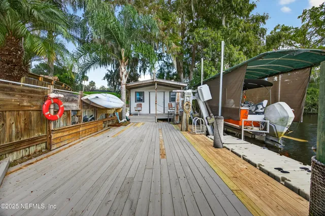 $1,299,000 | 301 Saratoga Drive, Satsuma, FL 32189