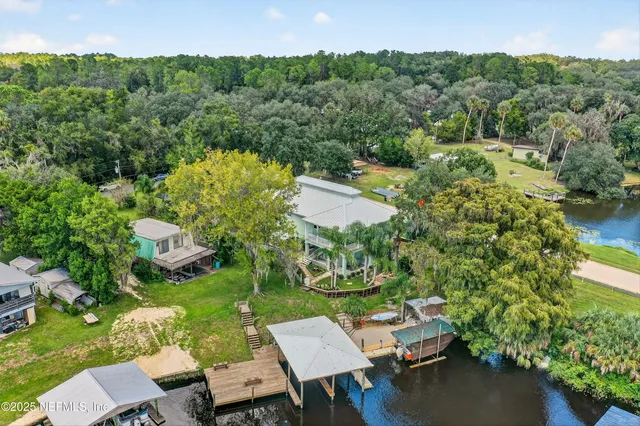 $1,299,000 | 301 Saratoga Drive, Satsuma, FL 32189