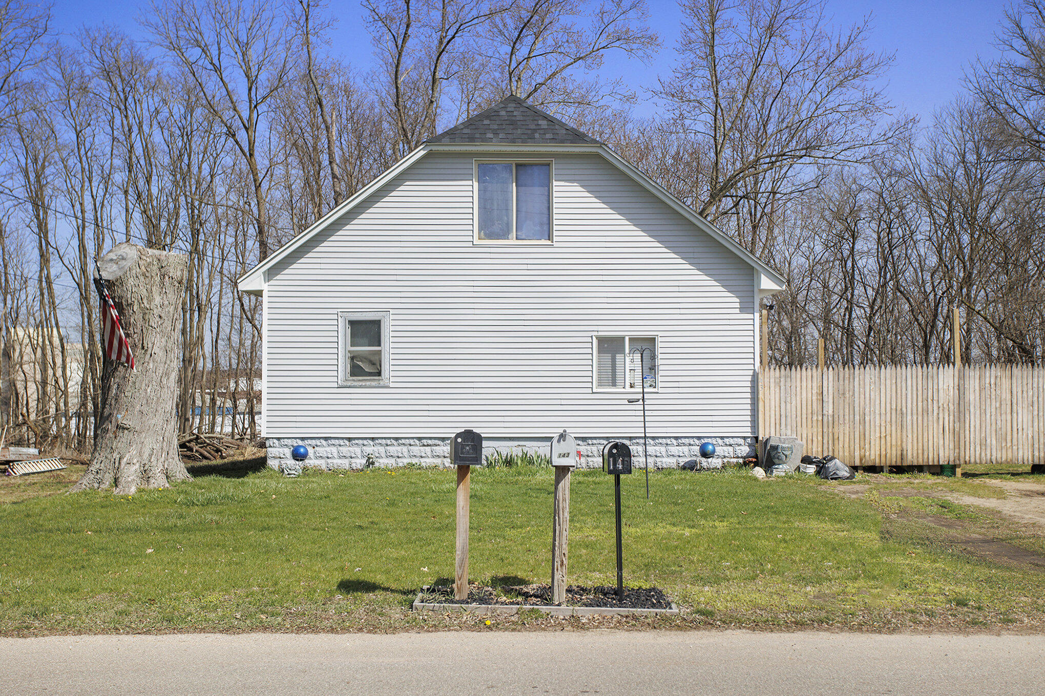 143 Rook Street Battle Creek, MI 49014 - Photo 2 of 26 Front of House